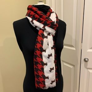 🎁 Six foot long versable scarf with Scottie dogs.